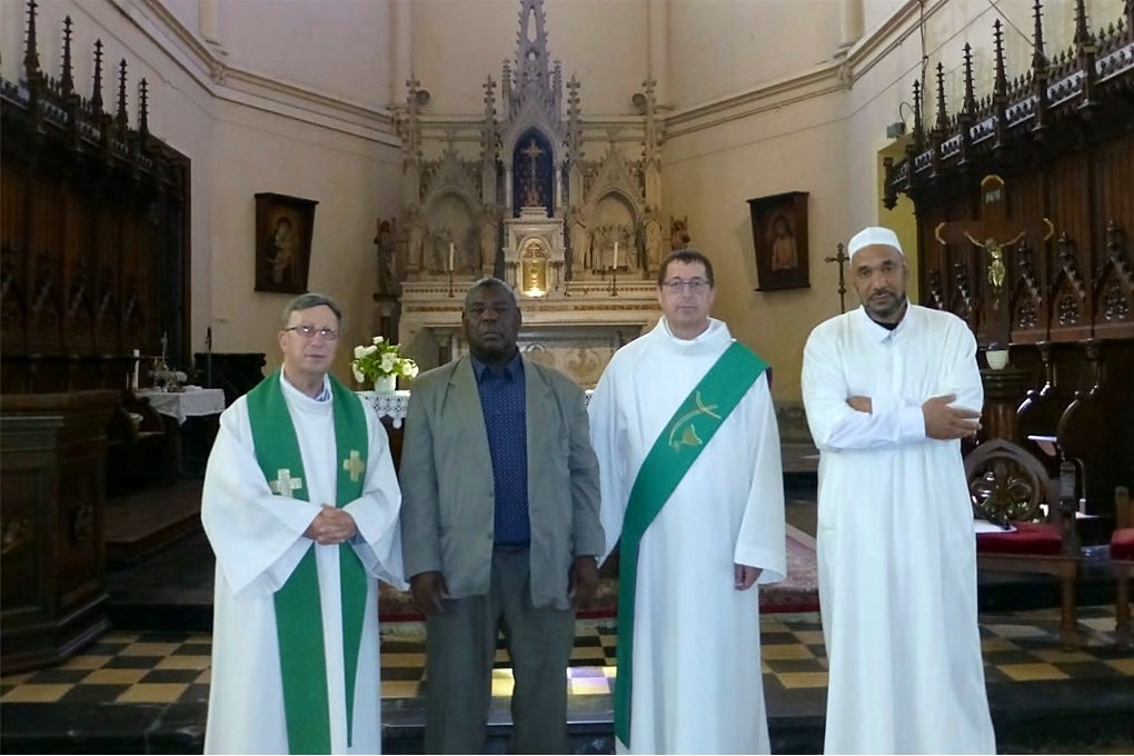 Jean-Michel Szafran, abbé Humez et les représentants du culte musulman lors d'une messe juste après l'assassinat du père Hamel