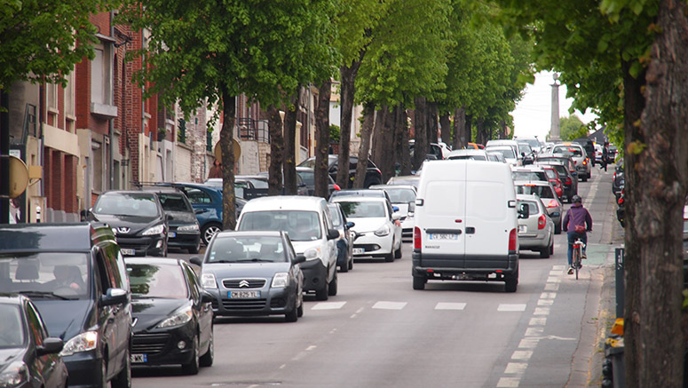 Avenue Faidherbe avec un engorgement dans les deux sens de circulation