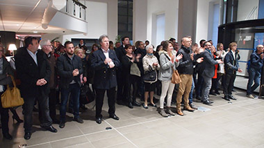 Public à l'annonce du résultat à l'hôtel de ville de Valenciennes