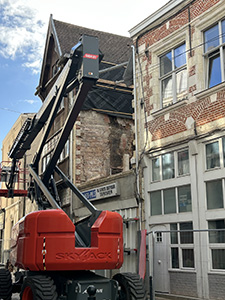 Visuel du 92 rue de Paris avec les travaux en cours et des maisons voisines
